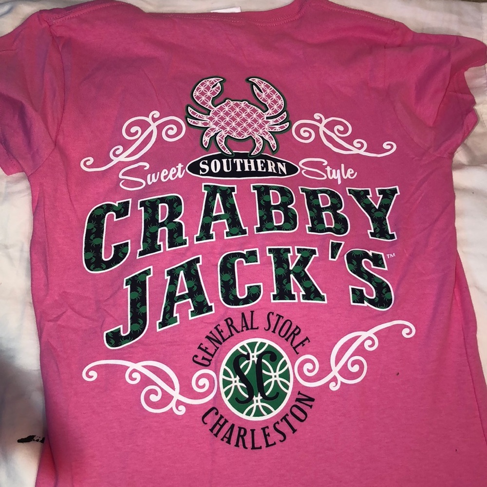 pink t shirt